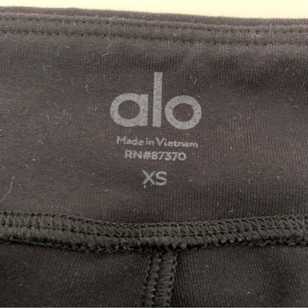 ALO Yoga airbrush high-waist flutter Black Leggings - Picture 8 of 16